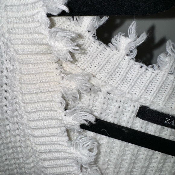 Zaful light cream cropped v-neck sweater - Picture 3 of 3